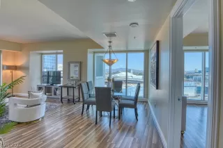 Photo #6: 2300390 Listing