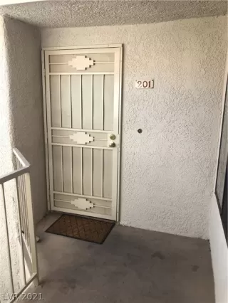 Photo #3: 2300396 Listing 