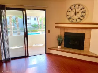 Photo #4: 2300396 Listing 