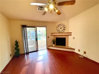 Photo #5: 2300396 Listing 