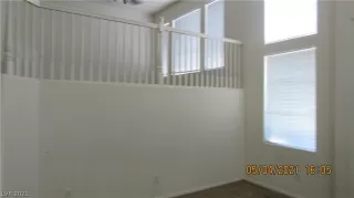 Photo #2: 2300419 Listing 