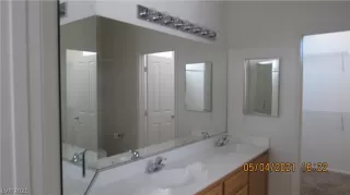 Photo #6: 2300419 Listing 