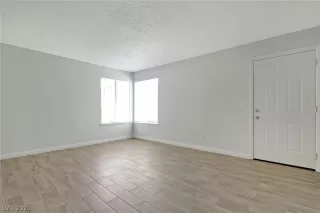 Photo #2: 2300421 Listing 