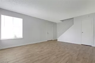 Photo #3: 2300421 Listing 