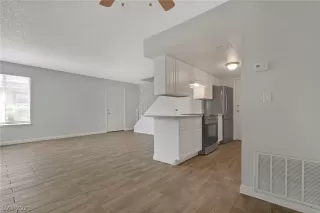 Photo #4: 2300421 Listing 