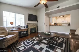 Photo #4: 2300455 Listing