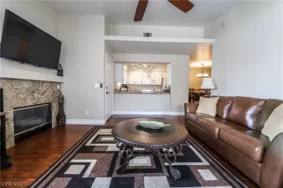 Photo #5: 2300455 Listing