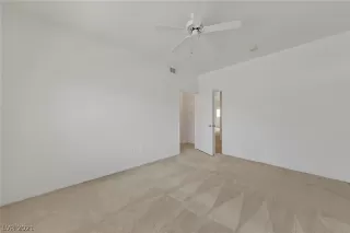 Photo #3: 2300469 Listing