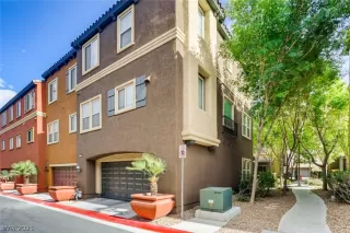 Photo #1: 2300497 Listing