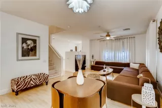 Photo #2: 2300497 Listing