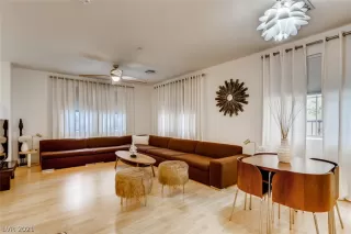 Photo #3: 2300497 Listing