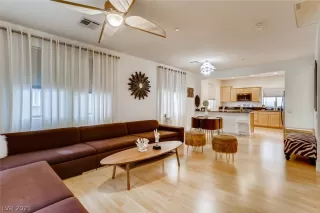 Photo #4: 2300497 Listing