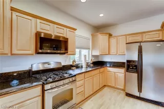 Photo #6: 2300497 Listing