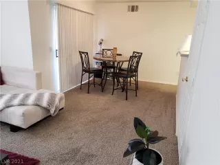 Photo #4: 2300502 Listing