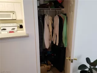 Photo #5: 2300502 Listing