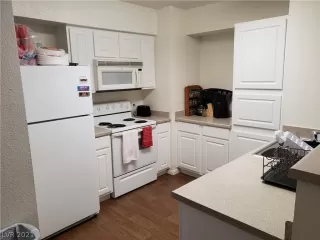 Photo #6: 2300502 Listing