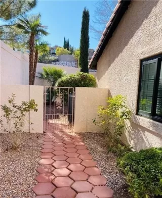 Photo #4: 2300586 Listing 