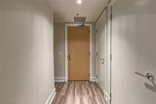 Photo #5: 2300597 Listing