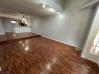 Photo #4: 2300601 Listing 