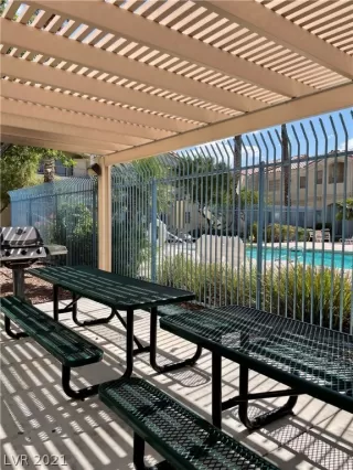 Photo #2: 2300629 Listing