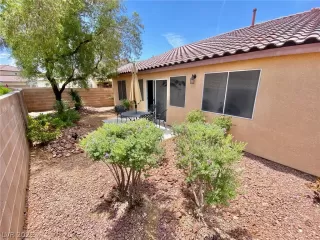 Photo #4: 2300644 Listing 