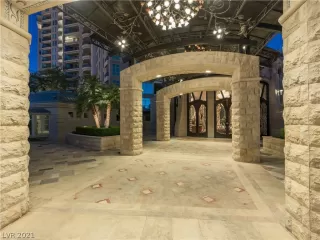 Photo #3: 2300657 Listing