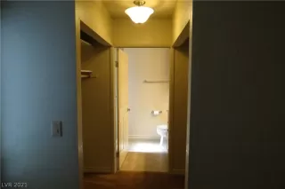 Photo #5: 2300684 Listing