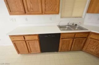 Photo #5: 2300685 Listing 