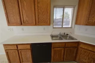 Photo #6: 2300685 Listing 