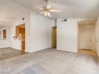 Photo #4: 2301777 Listing