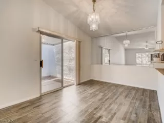 Photo #5: 2301777 Listing