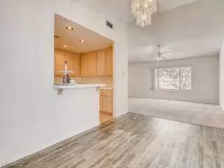 Photo #6: 2301777 Listing