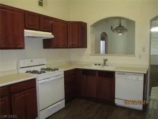 Photo #2: 2301807 Listing 