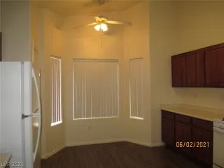 Photo #4: 2301807 Listing 