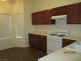 Photo #5: 2301807 Listing 