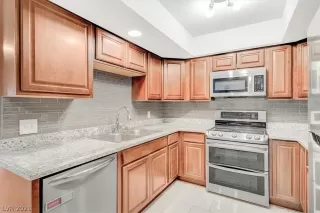 Photo #1: 2301808 Listing 