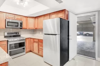 Photo #2: 2301808 Listing 