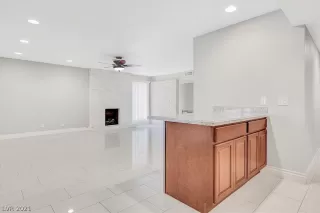 Photo #4: 2301808 Listing 