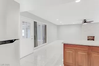 Photo #5: 2301808 Listing 