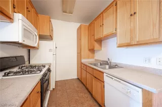 Photo #2: 2301816 Listing 