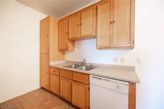 Photo #3: 2301816 Listing 