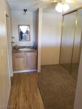 Photo #4: 2301829 Listing