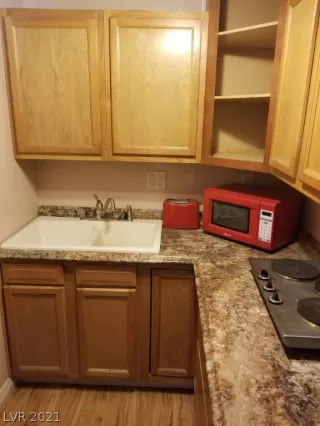 Photo #5: 2301829 Listing