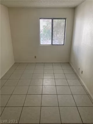 Photo #5: 2301834 Listing