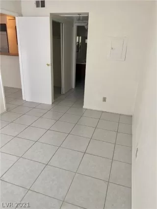 Photo #6: 2301834 Listing