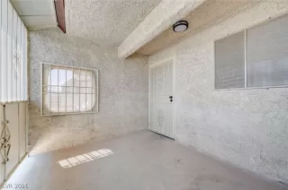 Photo #2: 2301840 Listing