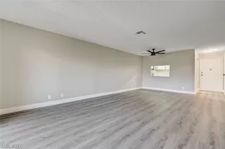 Photo #6: 2301840 Listing