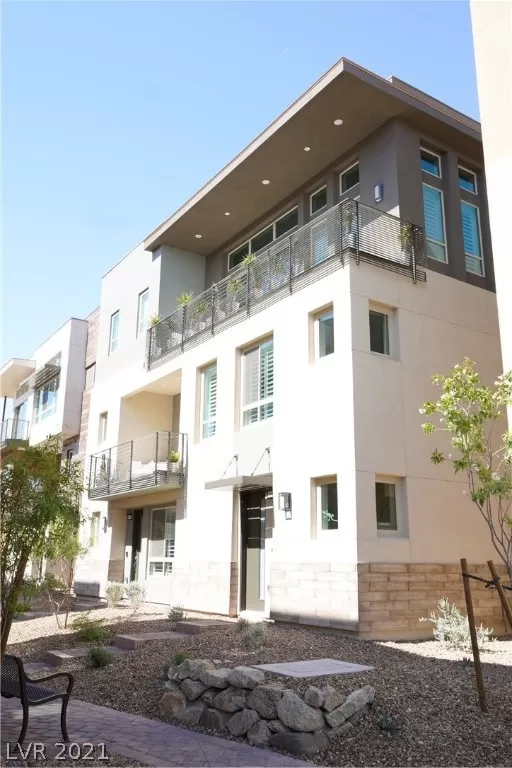 MLS: 2301889 Condo For Sale