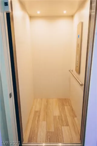 Photo #2: 2301889 Listing 