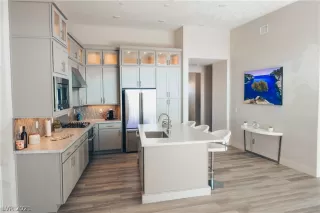 Photo #6: 2301889 Listing 